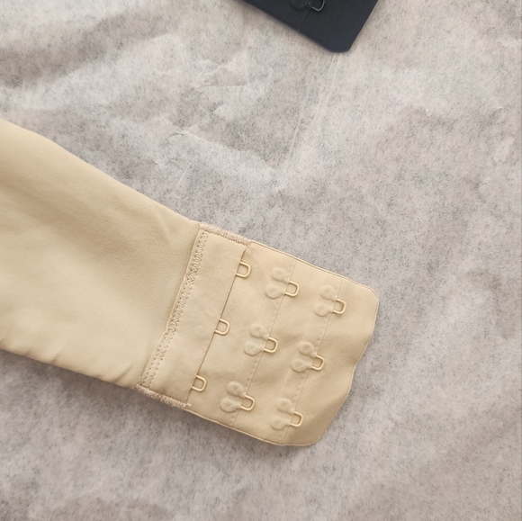 Skims 2 bra Size 32C New - Picture 5 of 8